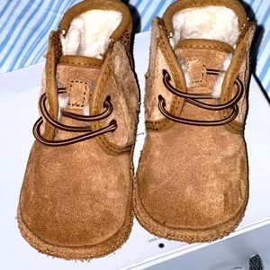 New baby UGG booties no box size 02/03